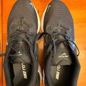 Nike Renew black/white mens sneakers Size 9